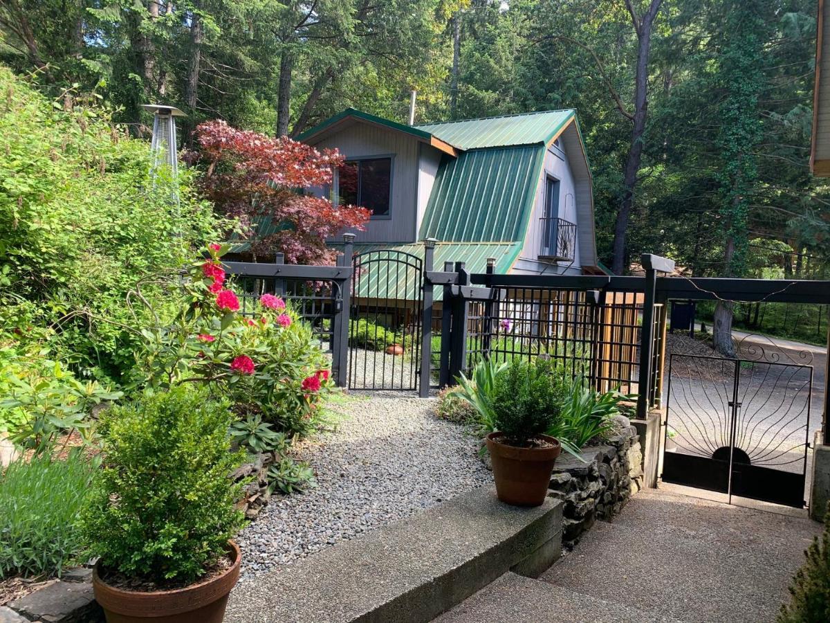 Salt Spring Carriage House B&B Ganges ภายนอก รูปภาพ