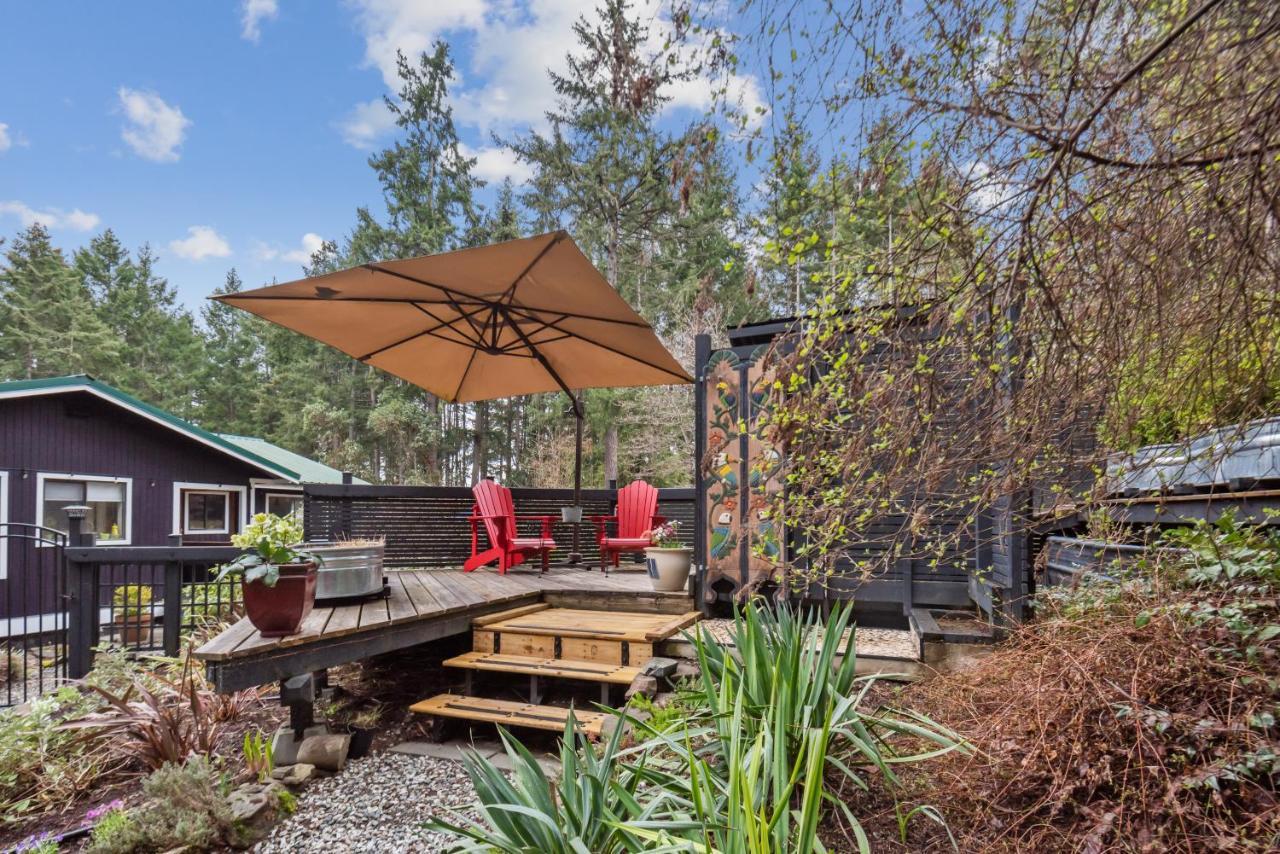 Salt Spring Carriage House B&B Ganges ภายนอก รูปภาพ