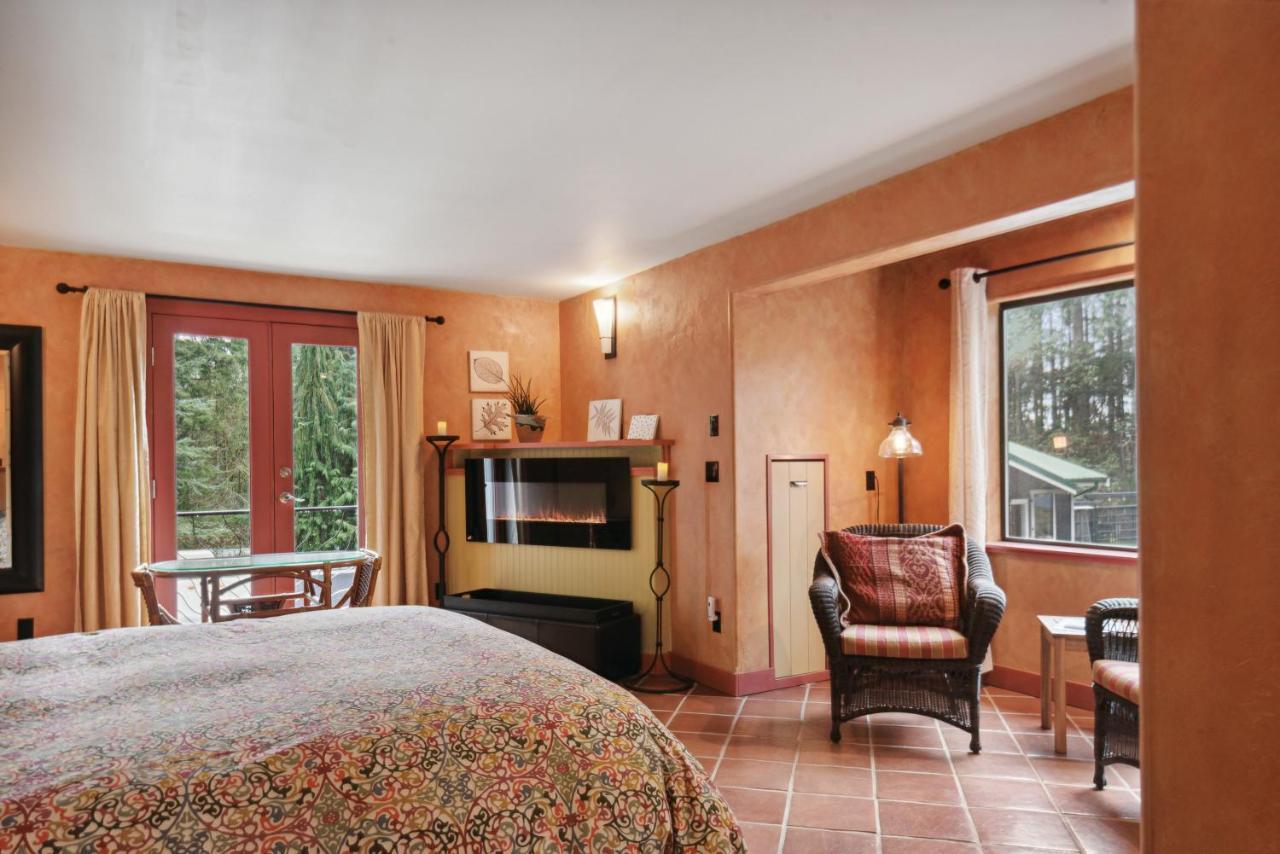 Salt Spring Carriage House B&B Ganges ภายนอก รูปภาพ