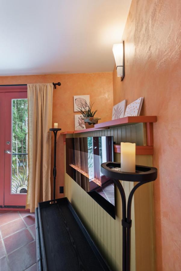 Salt Spring Carriage House B&B Ganges ภายนอก รูปภาพ