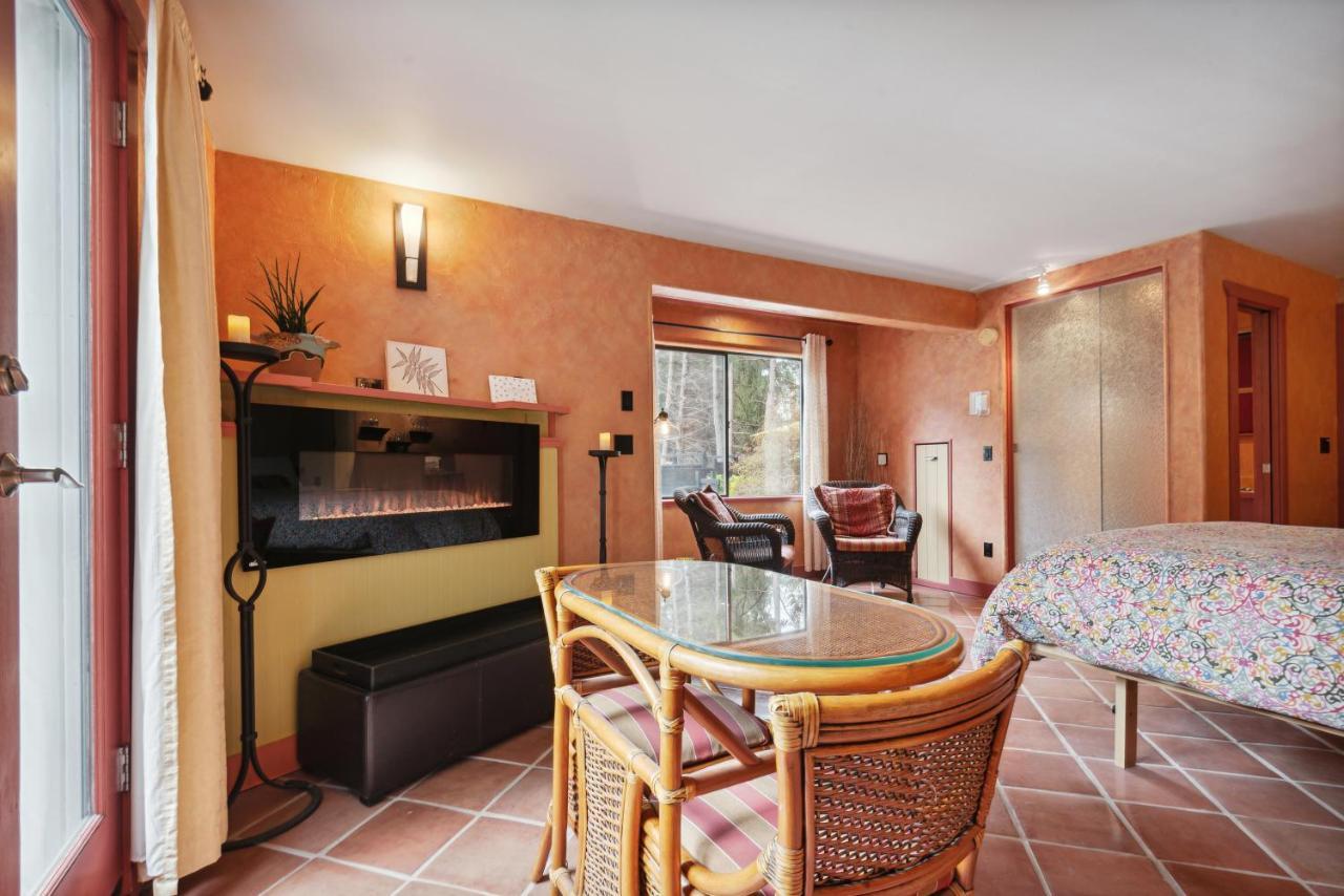 Salt Spring Carriage House B&B Ganges ภายนอก รูปภาพ