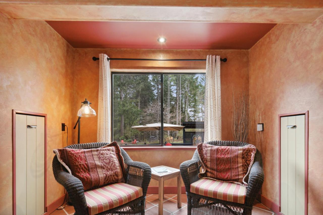 Salt Spring Carriage House B&B Ganges ภายนอก รูปภาพ