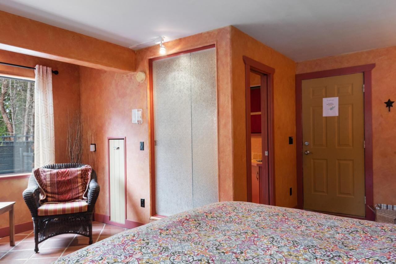 Salt Spring Carriage House B&B Ganges ภายนอก รูปภาพ