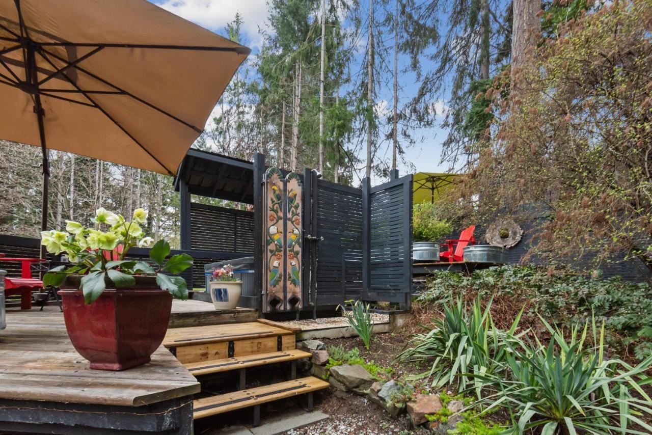 Salt Spring Carriage House B&B Ganges ภายนอก รูปภาพ