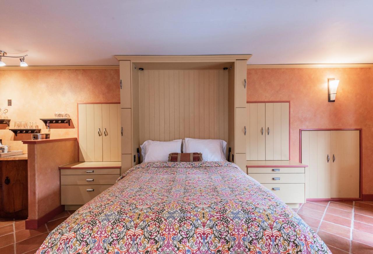 Salt Spring Carriage House B&B Ganges ภายนอก รูปภาพ