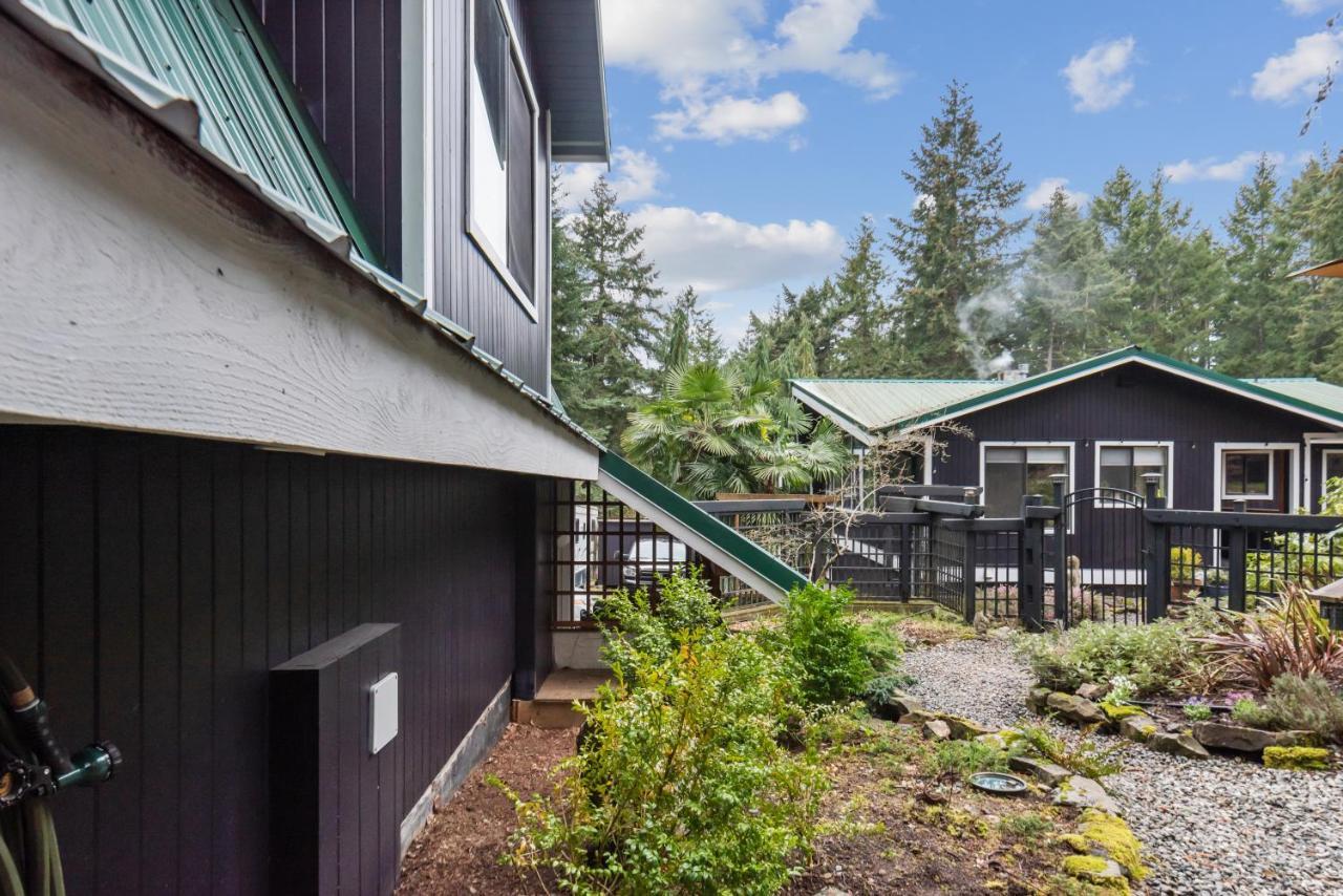 Salt Spring Carriage House B&B Ganges ภายนอก รูปภาพ